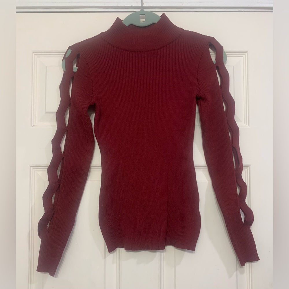 Almost Famous Maroon Mock Peek-A-Boo Long Sleeves Small Sweater.            3046